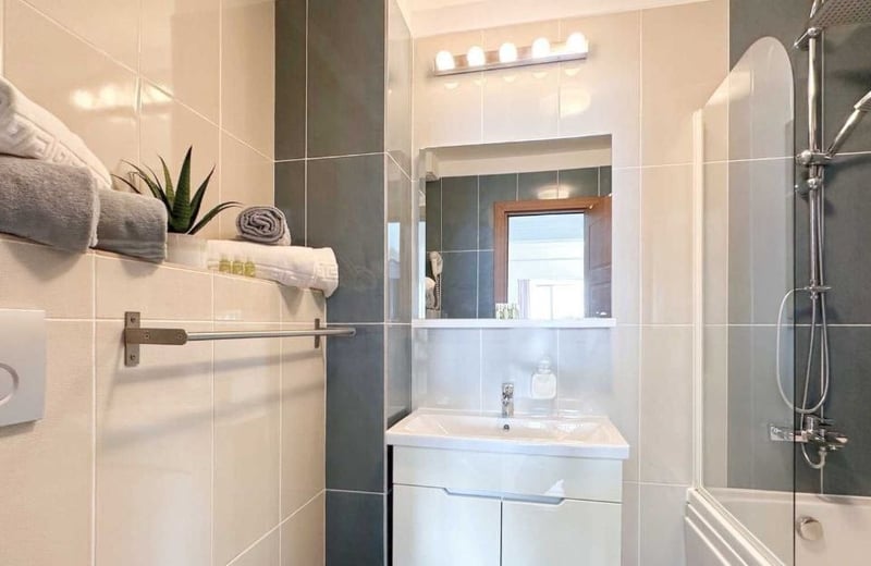 Аренда светлой 3-комнатной квартиры, 100 м², вид на озеро, Mamaia, Констанца, Румыния